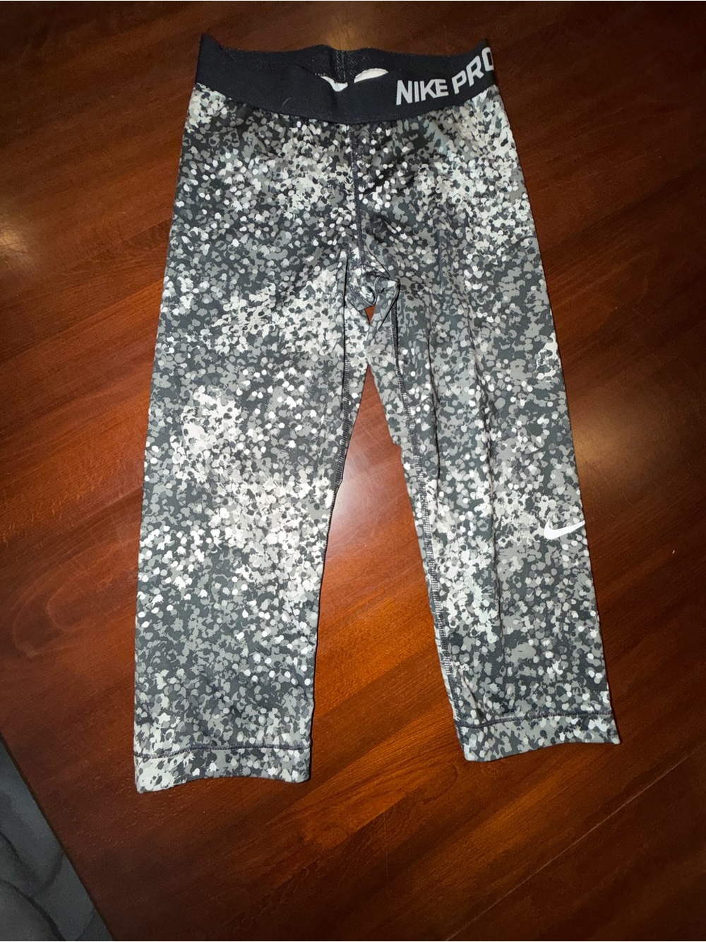 Nike Pro Women’s Printed Cropped Capri Leggings Size Small